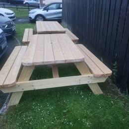 Picnic table