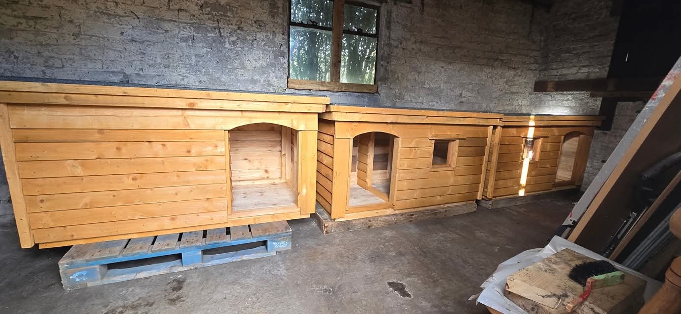 XL Dog Kennel with a porch, Extra Large