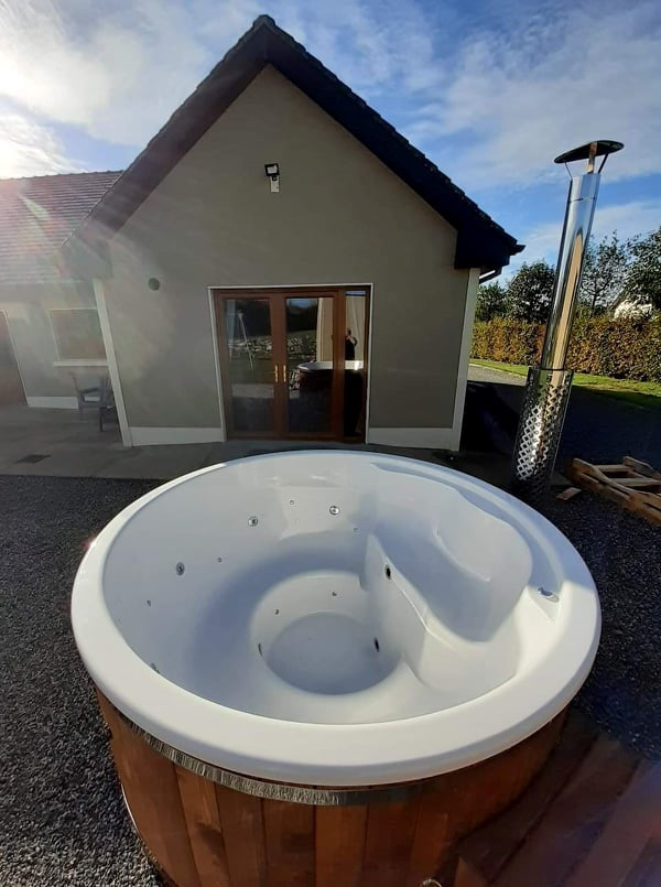 Wood Fired Hot Tub With Internal Burner, Air Jacuzzi System, And Hydro Massage System