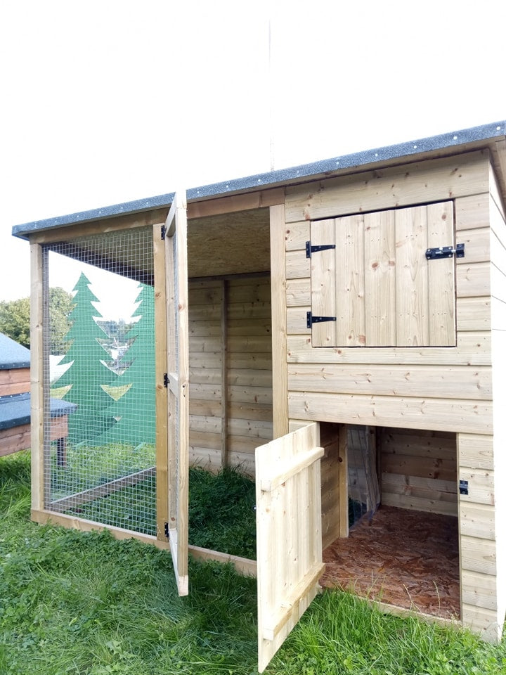 Delux dog kennel with storage