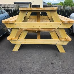 Picnic table