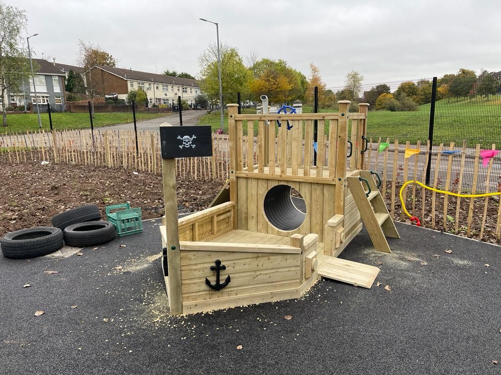 Kids Wooden Climbing Frame with Crawl Tunnel and Steps - Commercial Pirates ship