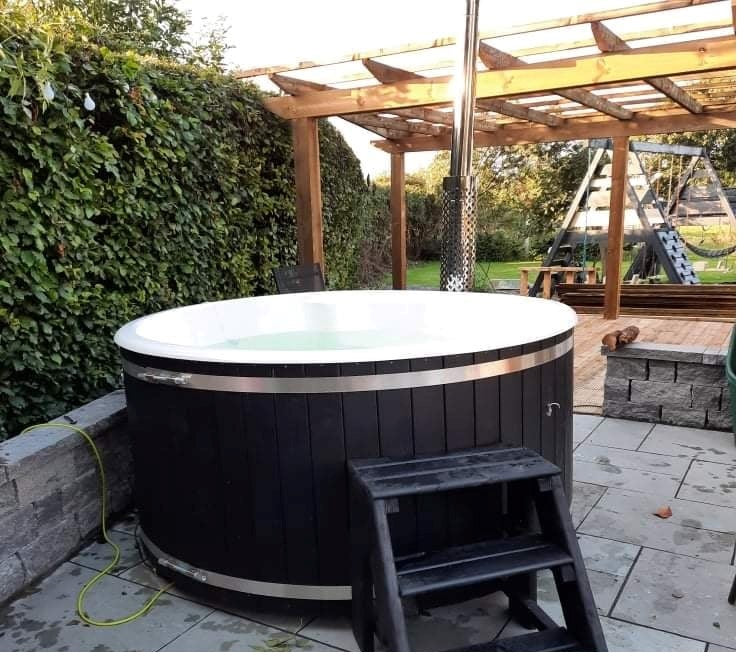 Wood Fired Hot tub, with internal burner and led light